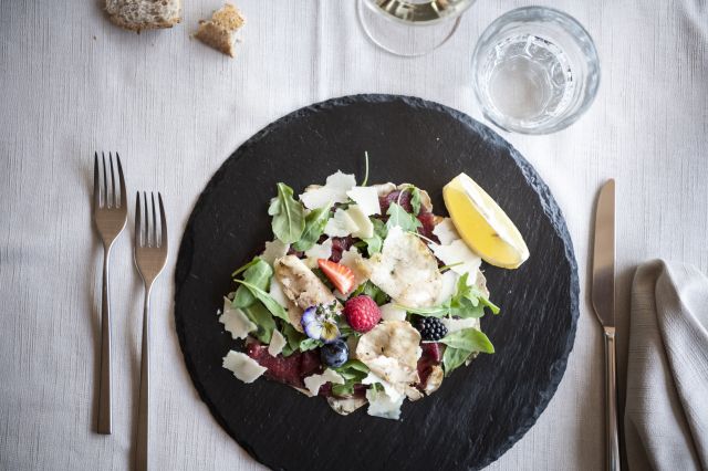 Seguici su Instagram e sulla nostra pagina Facebook. Ristorante Mumant Immagine: San Cassiano in Alta Badia