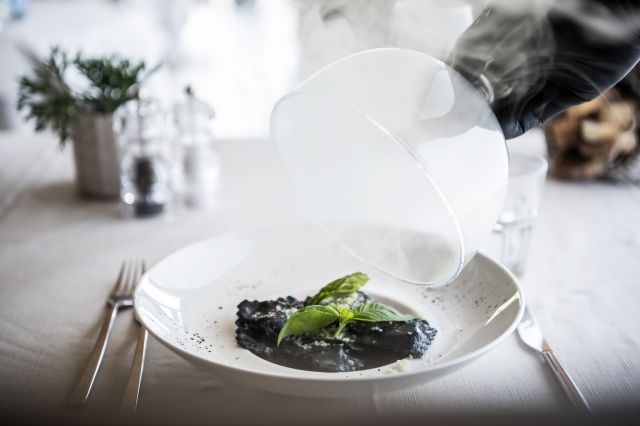 Seguici su Instagram e sulla nostra pagina Facebook. Ristorante Mumant Immagine: San Cassiano in Alta Badia